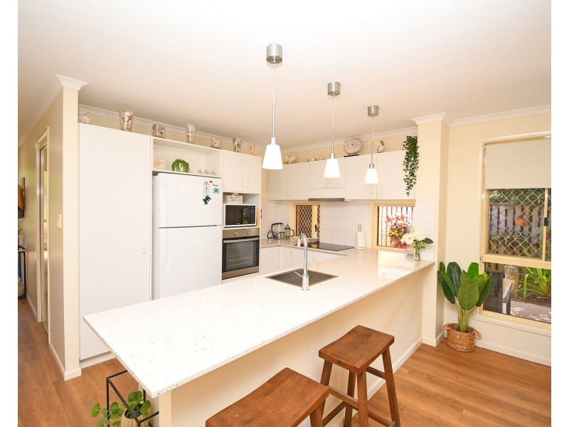 6 Jonwset Close, Torquay QLD 4655