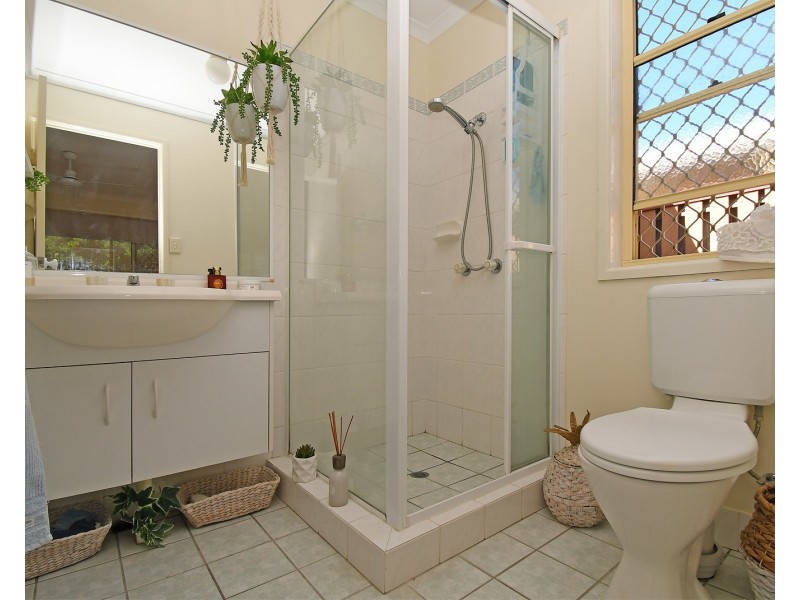 6 Jonwset Close, Torquay QLD 4655