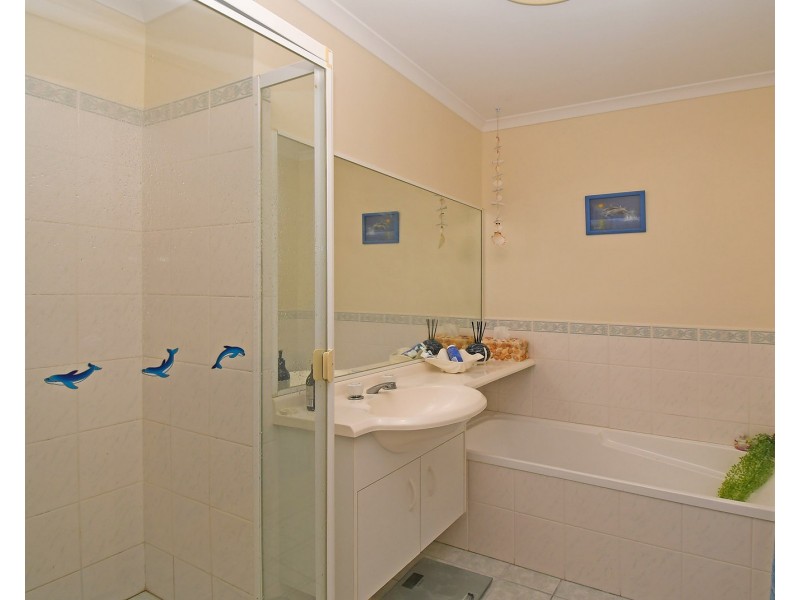 6 Jonwset Close, Torquay QLD 4655