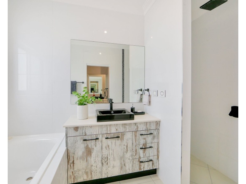 285 Esplanade, Pialba QLD 4655