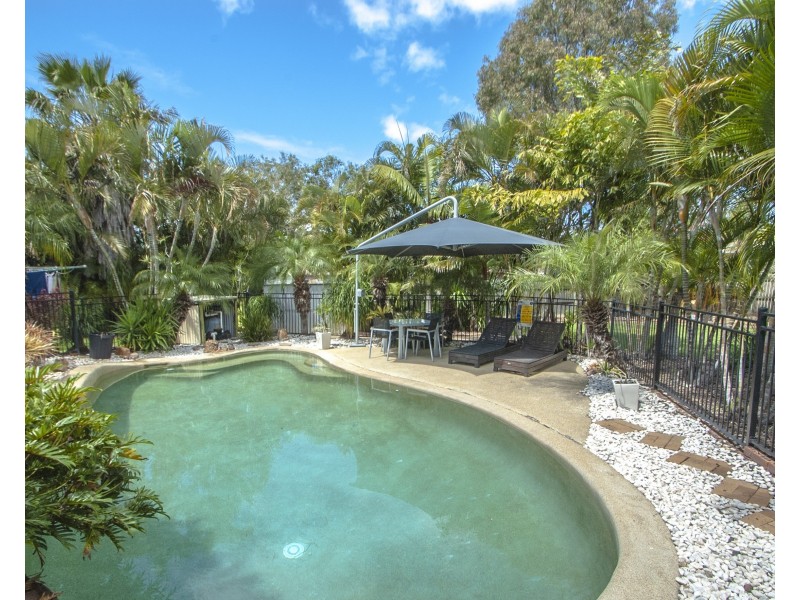 6 Greta Court, Urangan QLD 4655