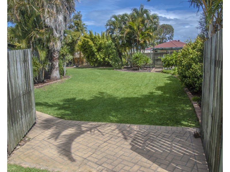6 Greta Court, Urangan QLD 4655