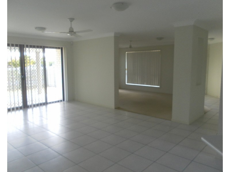 5 Bushlark Avenue, Eli Waters QLD 4655