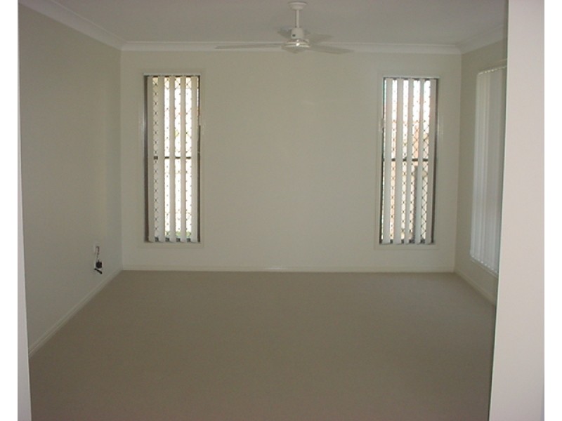 5 Bushlark Avenue, Eli Waters QLD 4655