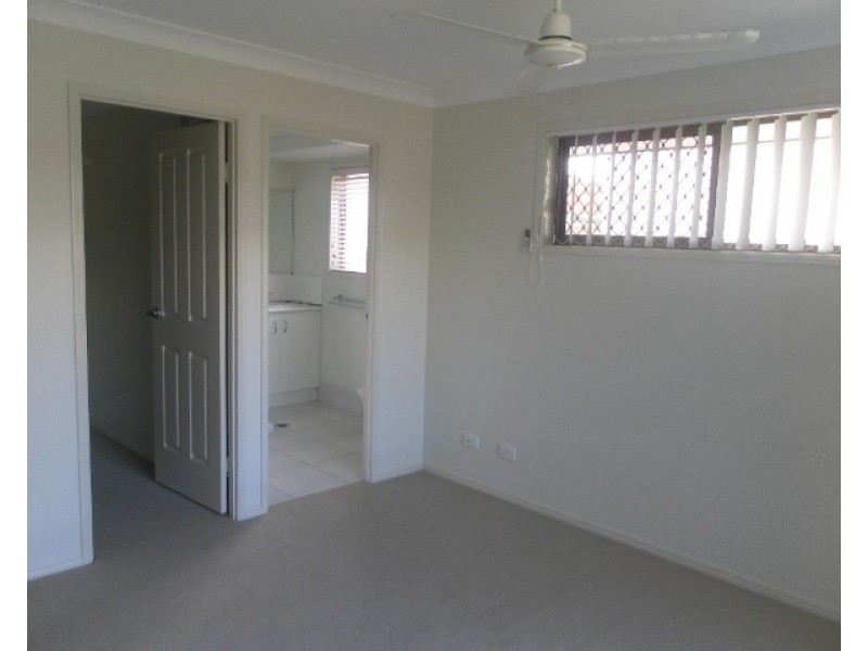 5 Bushlark Avenue, Eli Waters QLD 4655