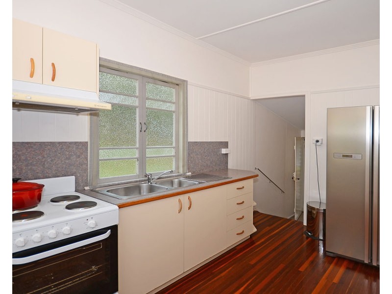 9 Pine Street, Torquay QLD 4655