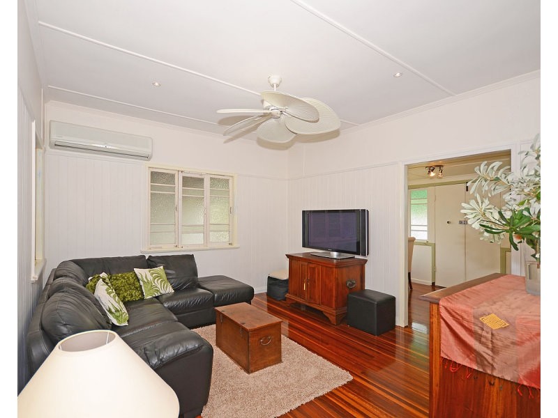 9 Pine Street, Torquay QLD 4655