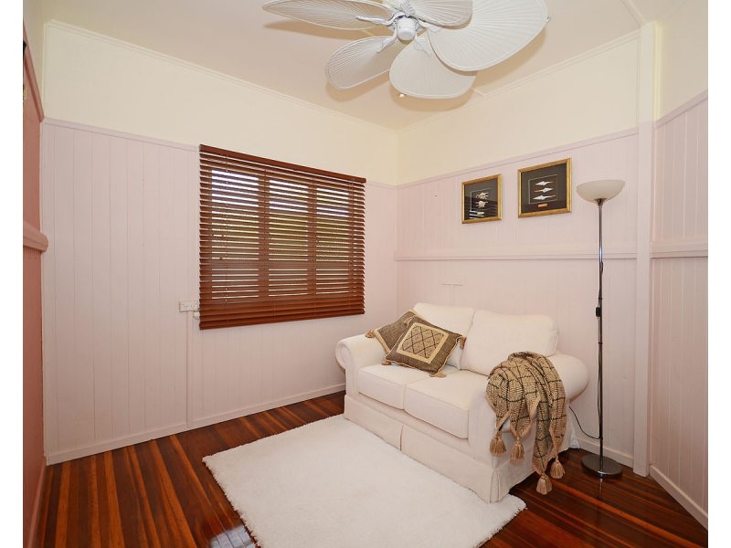 9 Pine Street, Torquay QLD 4655