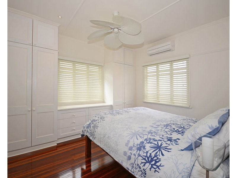 9 Pine Street, Torquay QLD 4655