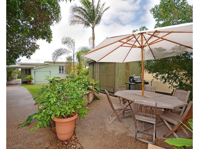 9 Pine Street, Torquay QLD 4655