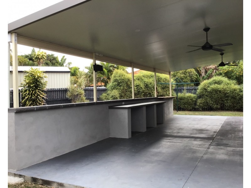 15 Mainsail Crt, Point Vernon QLD 4655