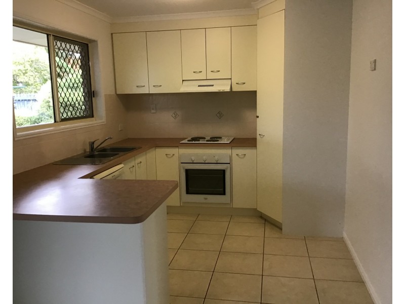 15 Mainsail Crt, Point Vernon QLD 4655