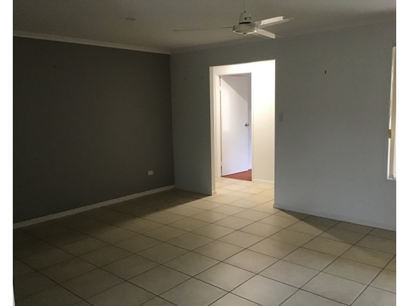 15 Mainsail Crt, Point Vernon QLD 4655