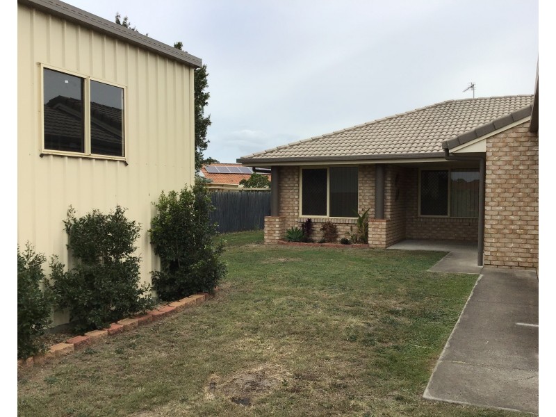 15 Mainsail Crt, Point Vernon QLD 4655