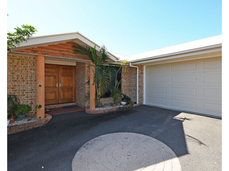 9 Sunline Court, Urangan QLD 4655