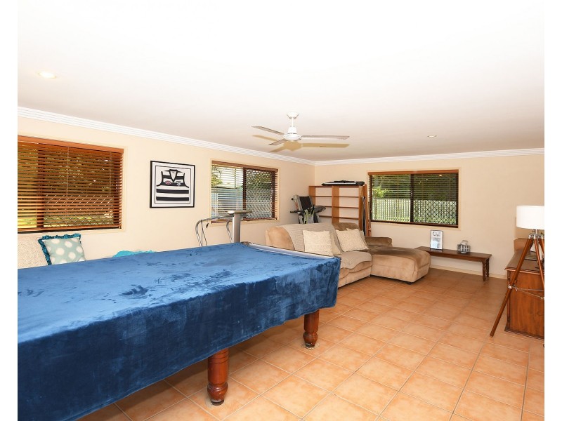 9 Sunline Court, Urangan QLD 4655