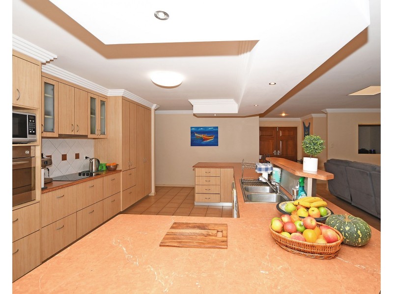 9 Sunline Court, Urangan QLD 4655