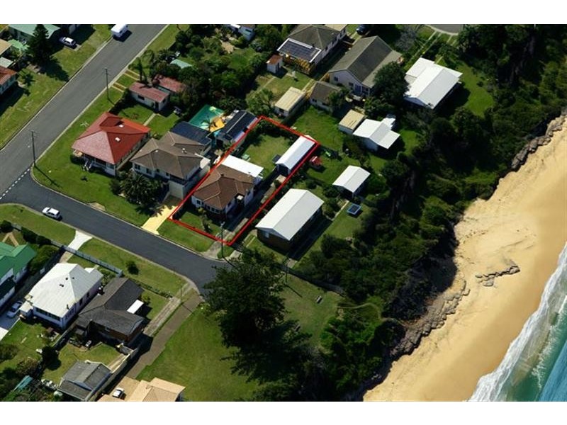 4 Woodland Avenue, Thirroul NSW 2515