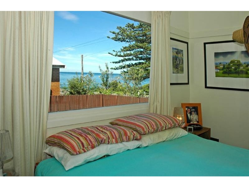 4 Woodland Avenue, Thirroul NSW 2515