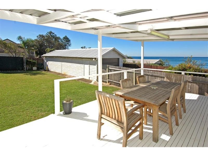 4 Woodland Avenue, Thirroul NSW 2515