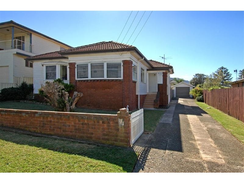 4 Woodland Avenue, Thirroul NSW 2515
