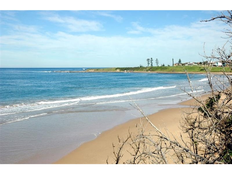 4 Woodland Avenue, Thirroul NSW 2515
