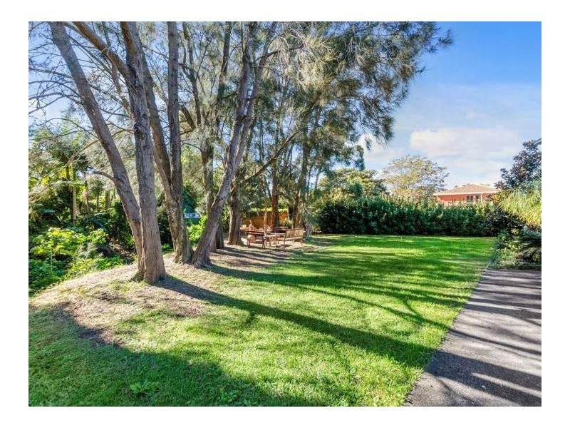 2/25 Redman Avenue, Thirroul NSW 2515