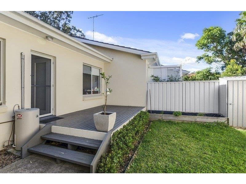 2/25 Redman Avenue, Thirroul NSW 2515