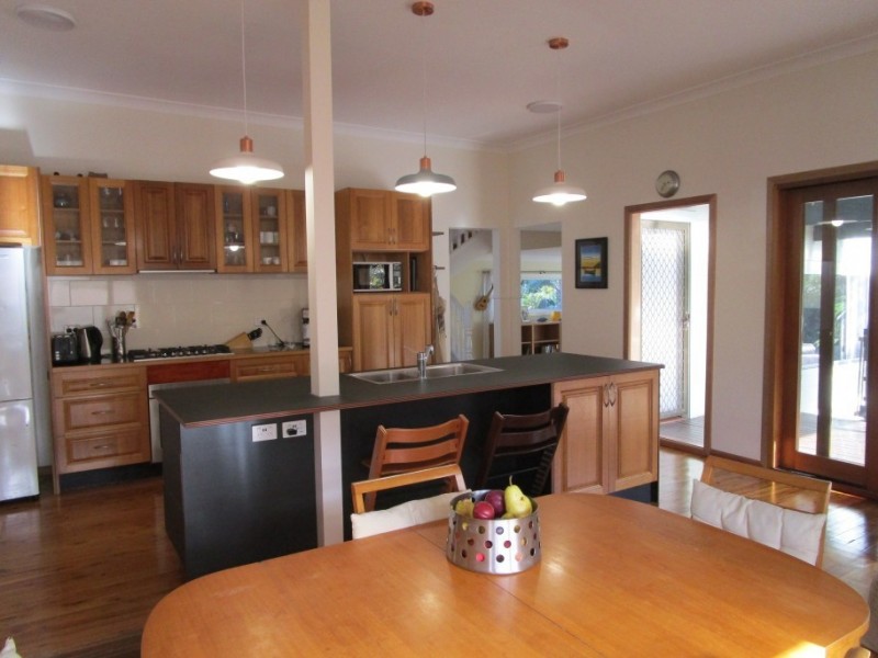 16 Cohcrane Road, Thirroul NSW 2515