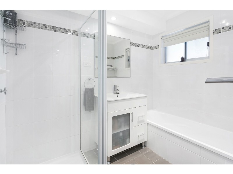 8/24 Cochrane Road, Thirroul NSW 2515