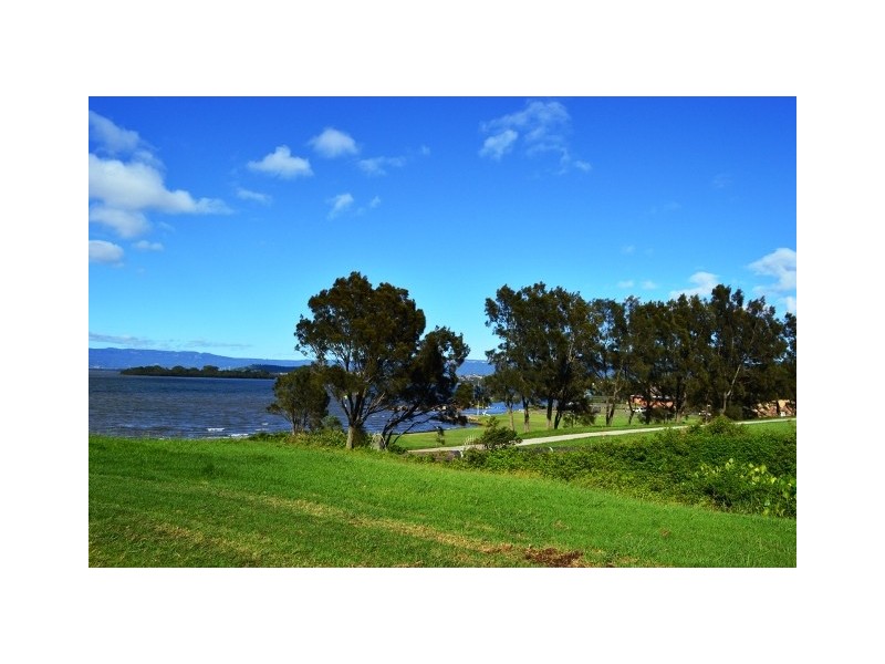 193 Northcliffe Drive, Berkeley NSW 2506