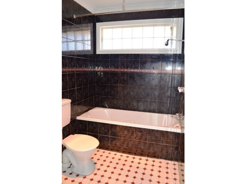 193 Northcliffe Drive, Berkeley NSW 2506