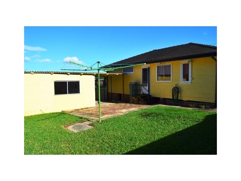 193 Northcliffe Drive, Berkeley NSW 2506