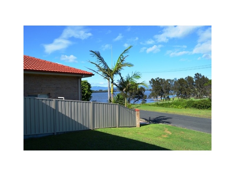 193 Northcliffe Drive, Berkeley NSW 2506