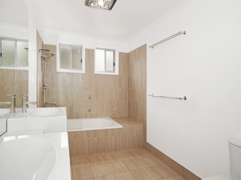 2/136 Phillip Street, Thirroul NSW 2515