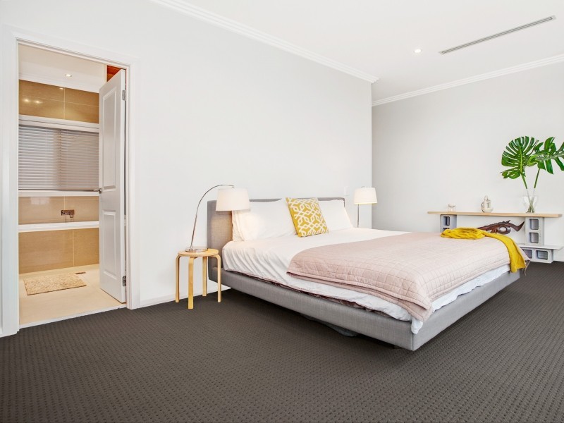 29 KILNCAR CRESCENT, Thirroul NSW 2515