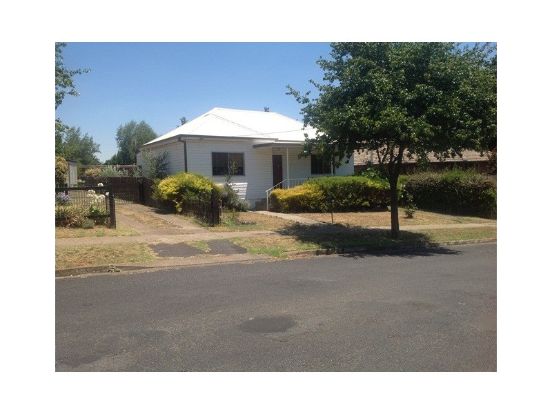 98 Margaret St, Orange NSW 2800