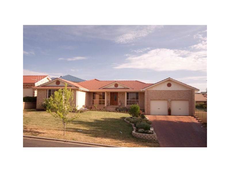 3 Booth Crescent, Orange NSW 2800