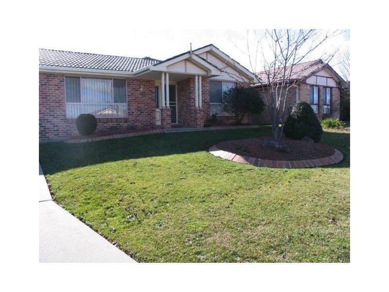 19 Coombes Pl, Orange NSW 2800