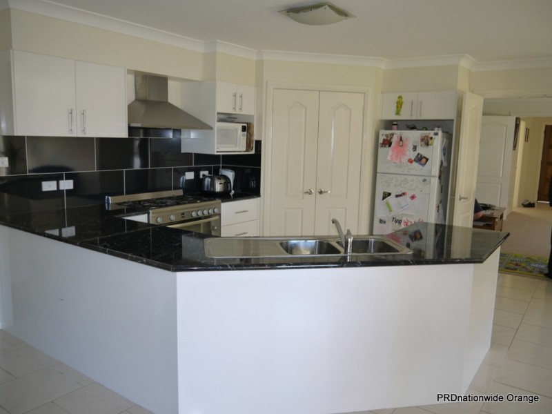 5 Fahy Crescent, Orange NSW 2800