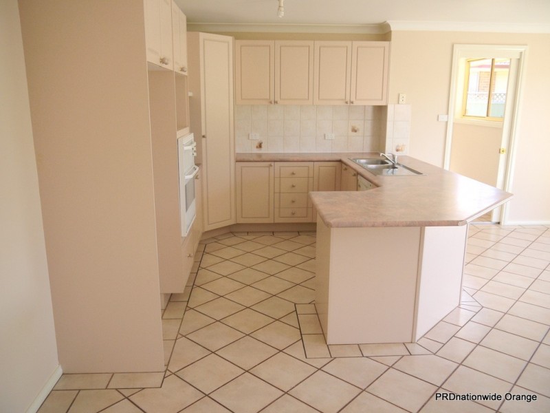 4 Magnolia Way, Orange NSW 2800