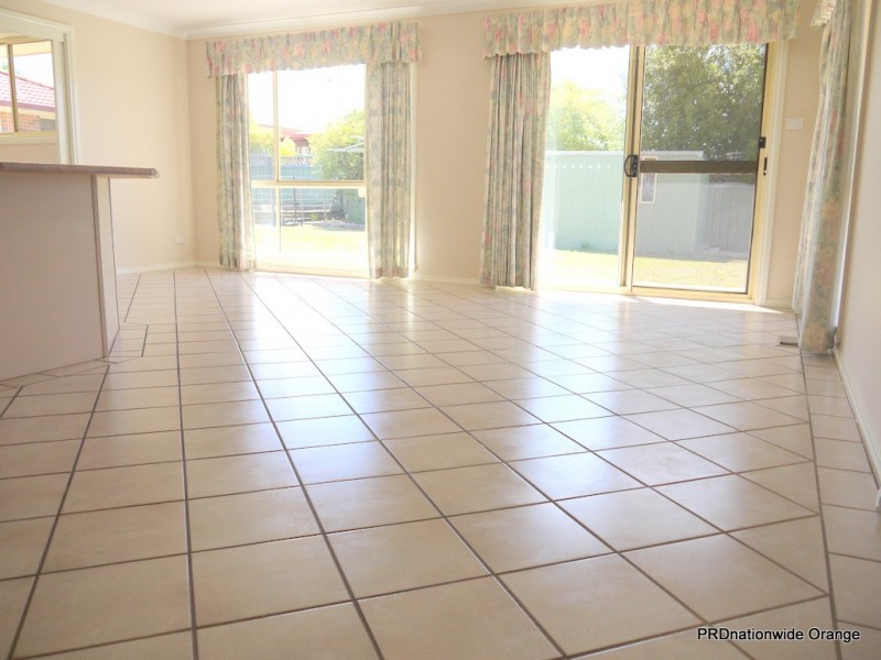 4 Magnolia Way, Orange NSW 2800