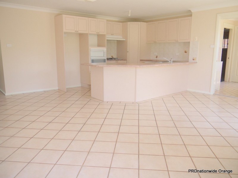 4 Magnolia Way, Orange NSW 2800