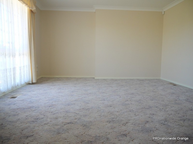 4 Magnolia Way, Orange NSW 2800