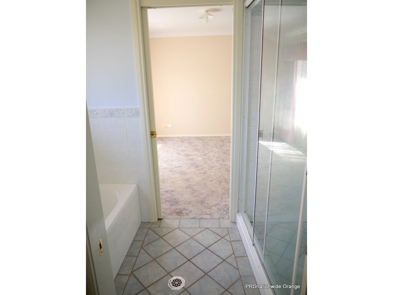 4 Magnolia Way, Orange NSW 2800