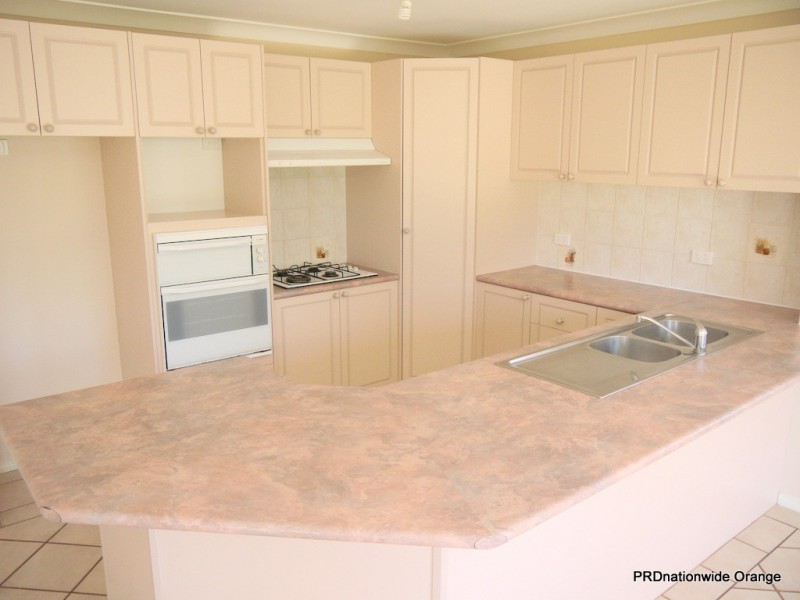 4 Magnolia Way, Orange NSW 2800