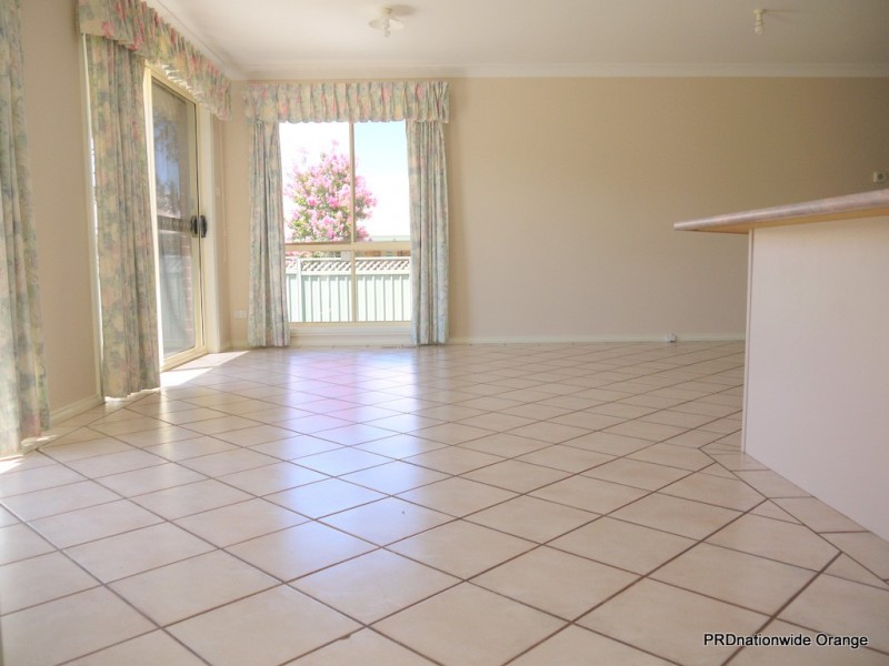 4 Magnolia Way, Orange NSW 2800