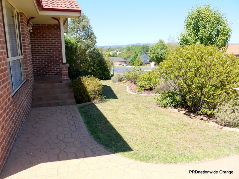 4 Magnolia Way, Orange NSW 2800