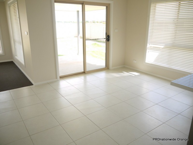 1 Abelia Close, Orange NSW 2800