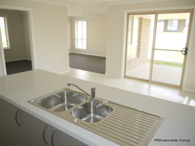 1 Abelia Close, Orange NSW 2800